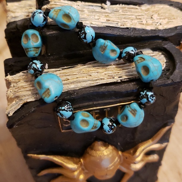 Black & Teal Skull Stretch Bracelet - Picture 3 of 4